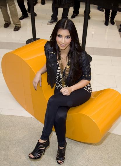  Autors: brothser1989 Kimberly Noel "Kim" Kardashian