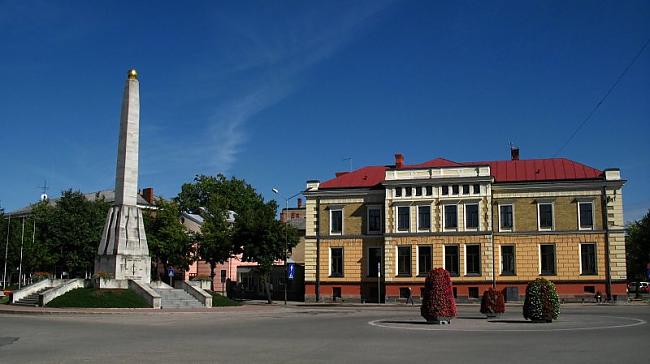 Uzvaras piemineklis Cēsīs... Autors: Memo Kā ir mainījušās Cēsis.