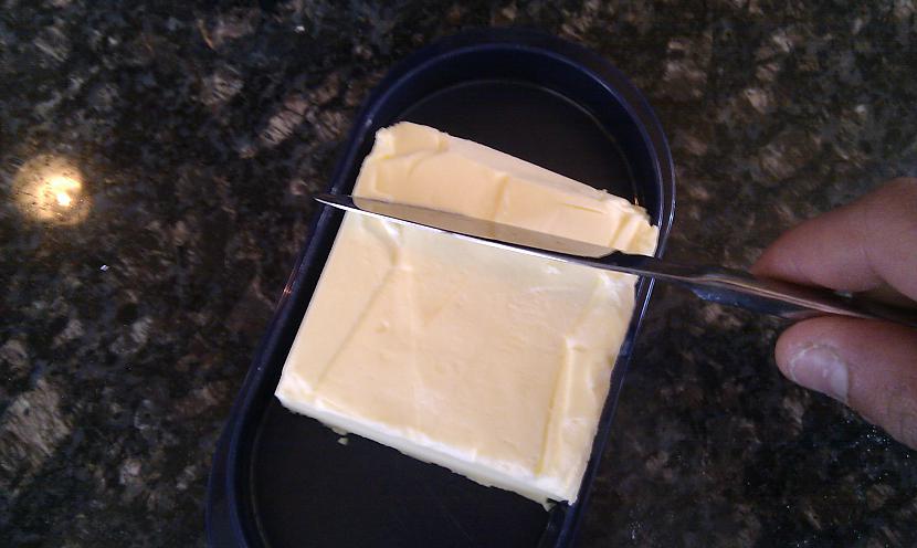 ņemam sviestu Autors: brunof123 How to make sviestmaize!