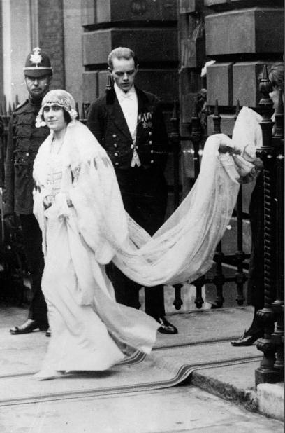 Lady Elizabeth Bowes Autors: Thunderkid Karaliskās kāzu kleitas, sākot no karalienes Viktorijas k