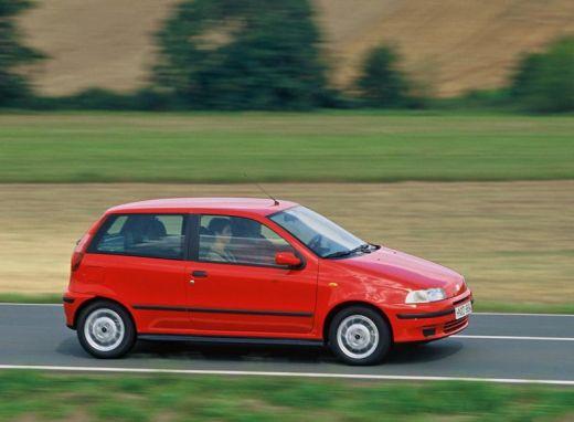 24 Fiat Punto 1993   6800000 Autors: reaalists17 Visu laiku 50 pārdotākās mašīnas...