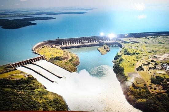 Hidroelektrostaciju apmeklē... Autors: Agnita Pasaulē lielākā HES.