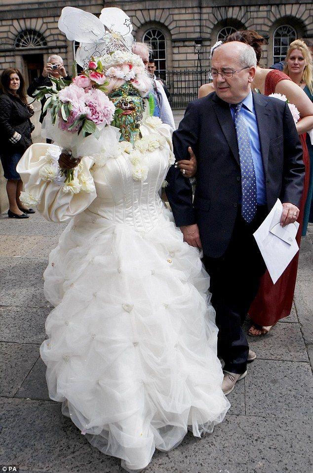  Autors: Fosilija iespaidīgs izskats kāzu tērpā...