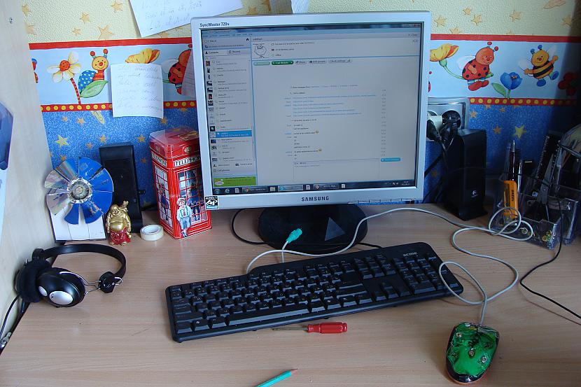 Pelīte gatava darbam un galds... Autors: Dazzl Datorpelītes apgreids