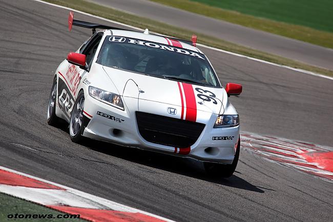  Autors: OZēmilumsmarupeD Jaunā Honda CR-Z Racing Edition