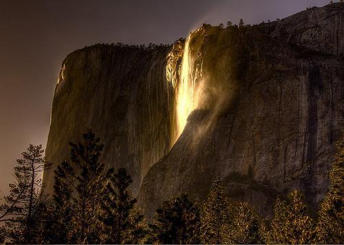 Šeit ja rūpīgāk ieskatās tad... Autors: mrtnnn Horsetail Fall.