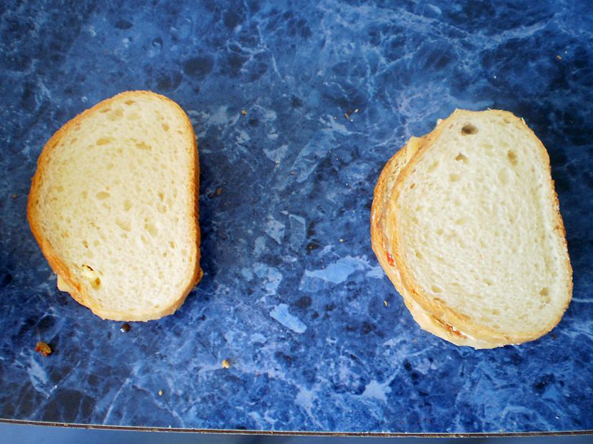 tad uzliekam otrās maizītes uz... Autors: Ritaa Gandrīz iedeālas pusdienas. :)