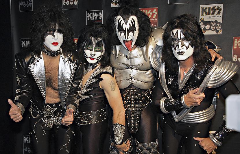  Kiss   ir amerikāņu rokgrupa... Autors: Porcelāns Rokmuzikas leģendas 2