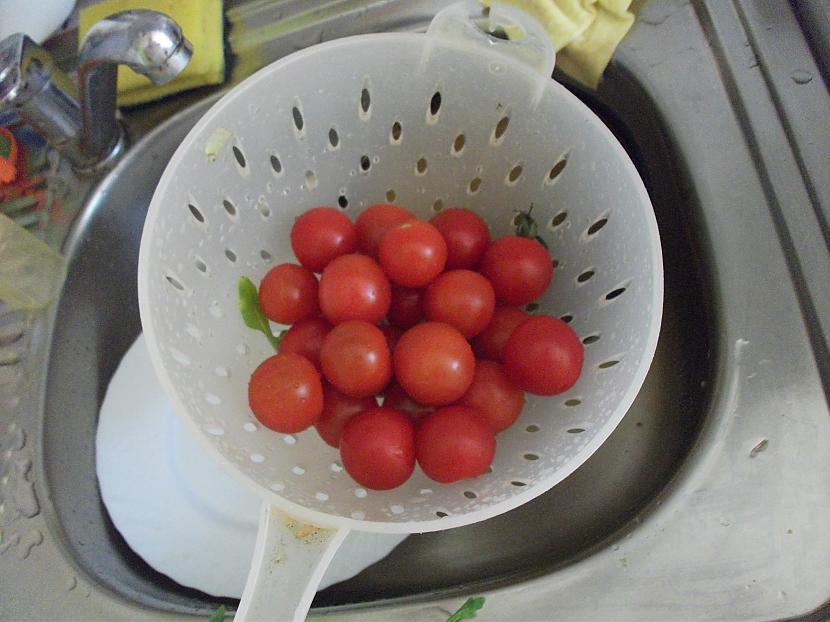Nomazgājam arī tomātus... Autors: MazāŠmule Garneļu salāti