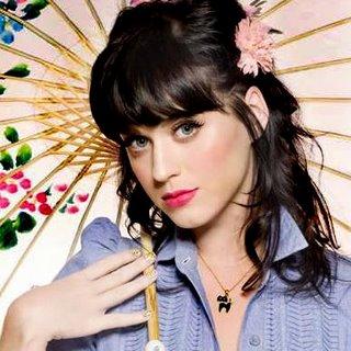 Top 3 Katy Perry Autors: Fosilija Man vismīļākās slavenības.