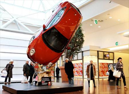 Beļģu lielveikala iepirkumu... Autors: Karmen Kreatīvi izmantoti auto dažādās reklāmās.