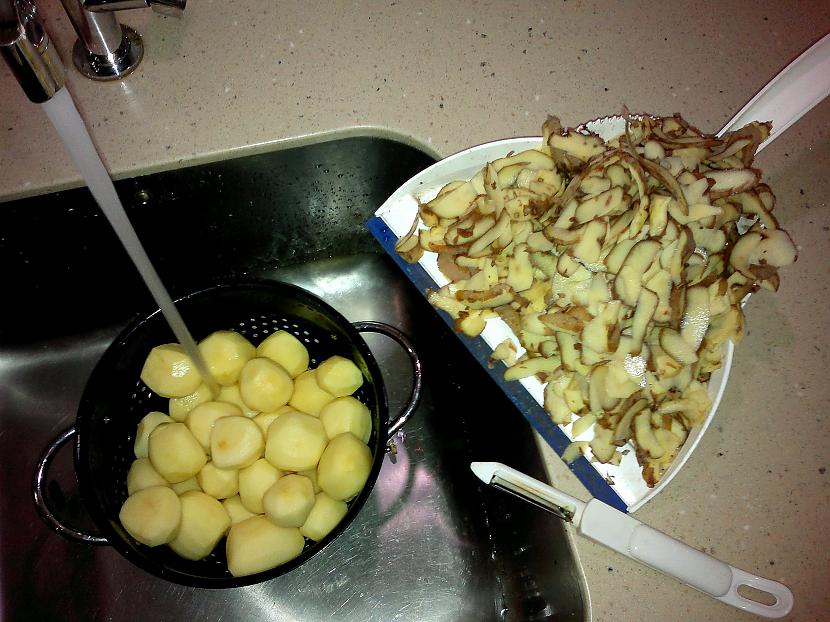 Tikmēr var pamizot kartupeļus... Autors: kristapswishs Kā uzcept sulīgu gaļu!