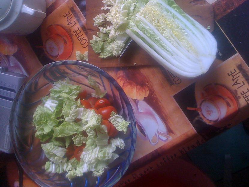 sakapājam kāpostu strēmelēs Autors: mailitis Vasarīgs ēdiens - Grieķu salāti