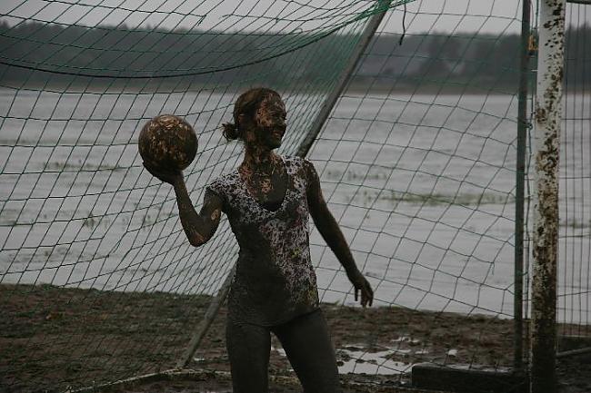  Autors: parstipru Gaidot Dubļu Futbolu 2011