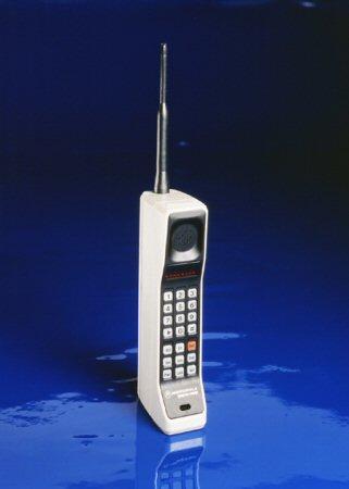 2 Motorola DynaTAC bija... Autors: ZaZZ99 Mobilo telefonu evolūcija