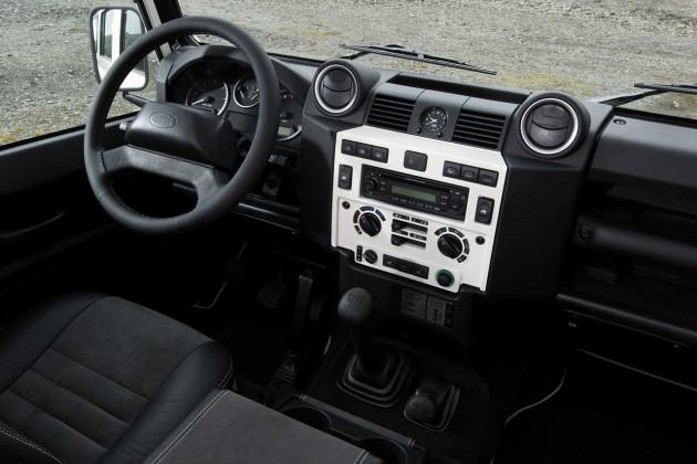  Autors: Monsteris Land Rover apsver iespēju likvidēt leģendāro Defender mo