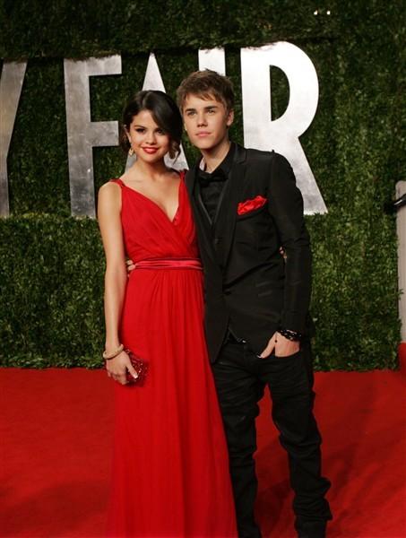 Justin Bieber and Selena Gomez... Autors: luvazhels Slavenības, kuras iemīlējās jaunas.