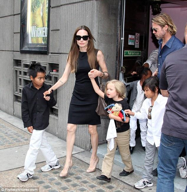  Breds Pitts un Angelina... Autors: redbulis Breds Pitts un Angelina Jolie Londonā!