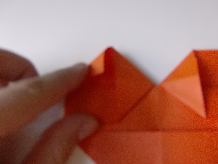 tad auģējos stūrīšus nolokam... Autors: xo xo gossip girl origami sirsniņa-soli pa solītim