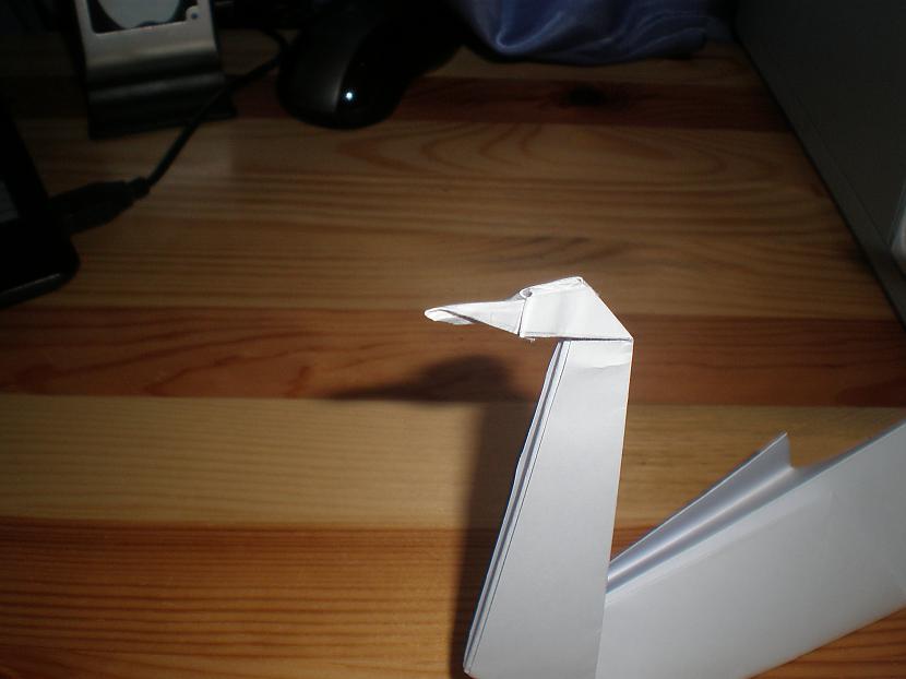 un pirmā locījuma vietā ieloka... Autors: KaaMiS13 Origami - Gulbis , Step by step
