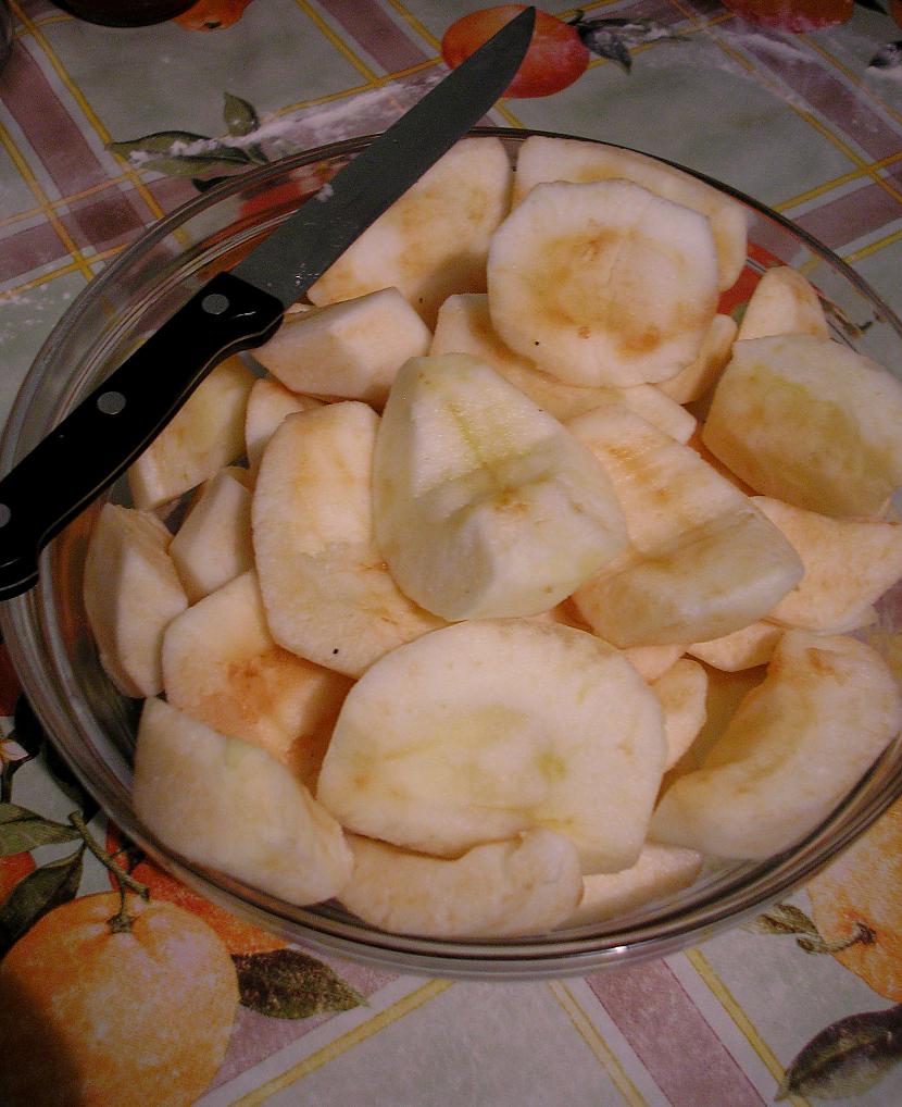 Sagriežam āboluses izmantoju... Autors: miesniece Kā izcept ābolmaizi?