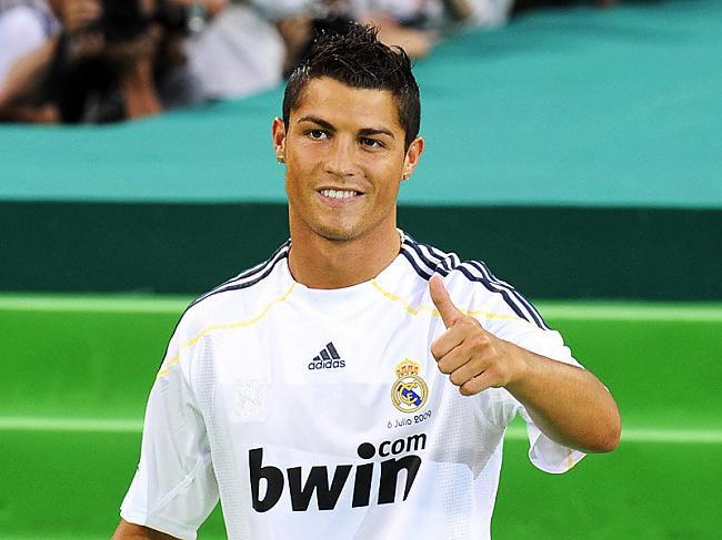 Cristiano Ronaldo    Dzimis... Autors: maaaaaaaaaakoniitis Futbolisti :)