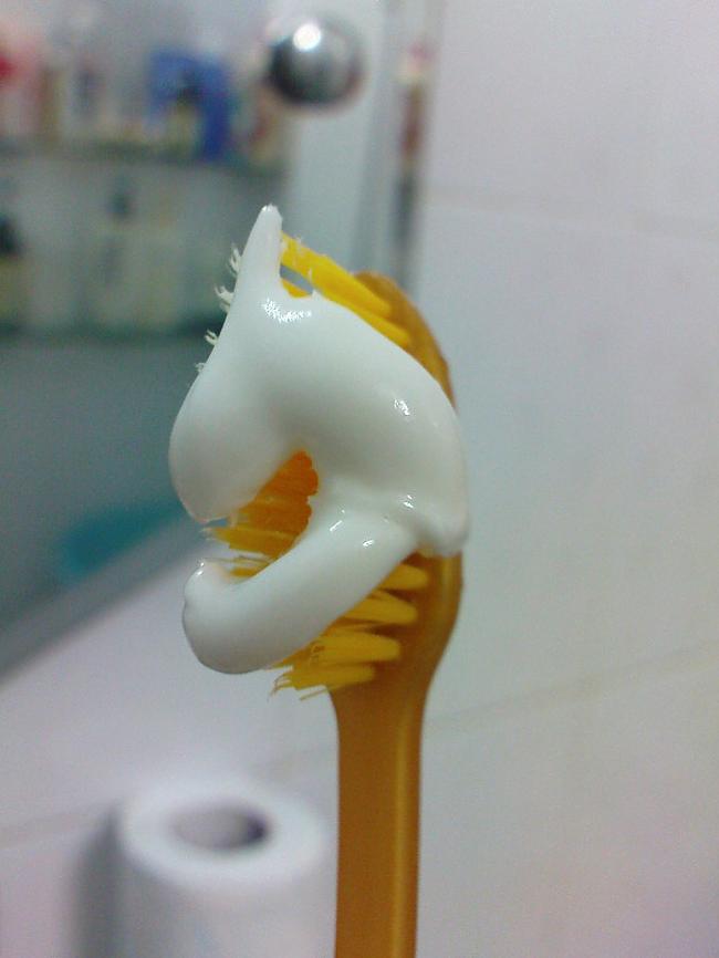 Izspiest zobu pastu no... Autors: Cepuuums 25 mazās dzīves laimītes ^^