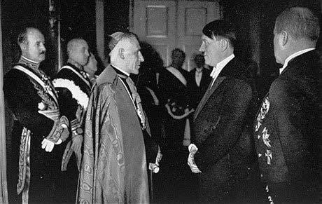 Hitlers ar arhibīskapu Pio ll Autors: Fosilija 34 retas bildes
