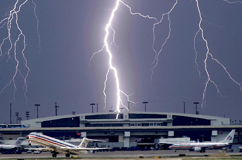 8 Dallas FortWorth... Autors: Footballtime 10 lielākās lidostas