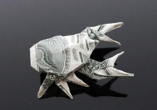 Vēzis Autors: Asiņainā Mērija Origami no naudas.