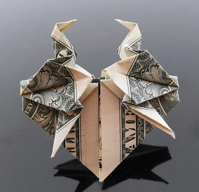 Kautkas Autors: Asiņainā Mērija Origami no naudas.