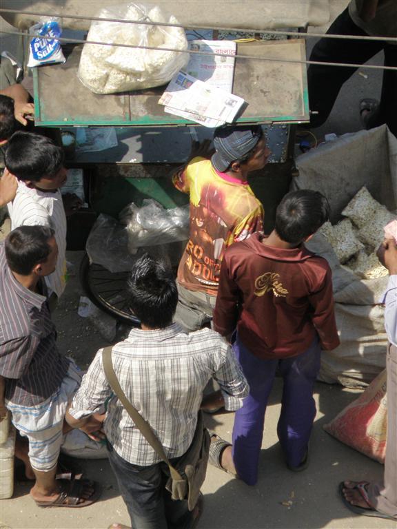 Pulcēšanās ap popkorna bufeti Autors: Pupsik Mans atvaļinājums Bangladešā.