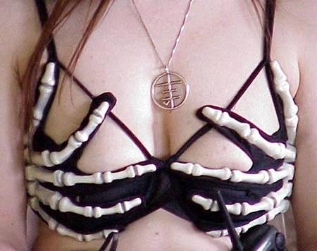 Zombiju krūšu turētājs Autors: Skorpii Trakākie sieviešu bikini II