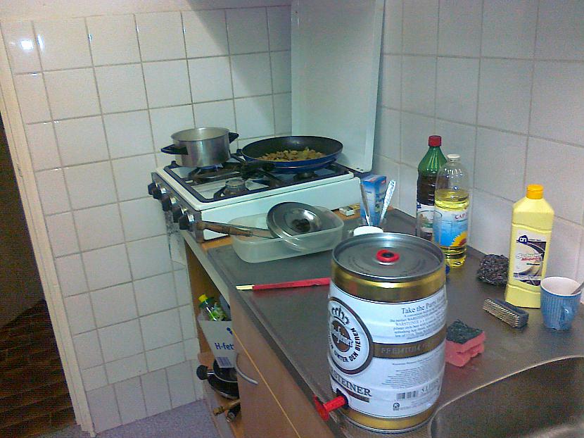 Tāda izskatās mūsu virtuve  Autors: StealtH Ar ko barojas studenti nīderlandē !