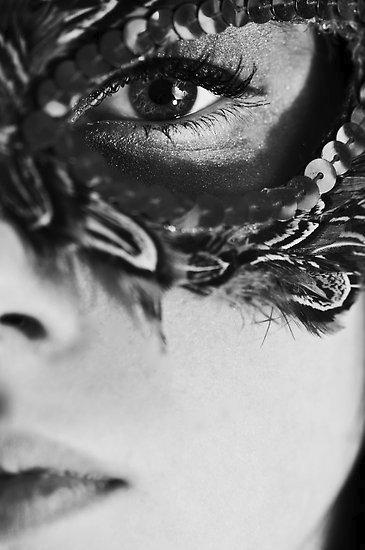  Autors: mincux96 Behind the mask.