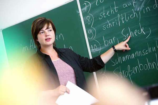 Vācu valodas skolotāja  Nu jop... Autors: Fosilija Kā lamājas dažādas profesijas!