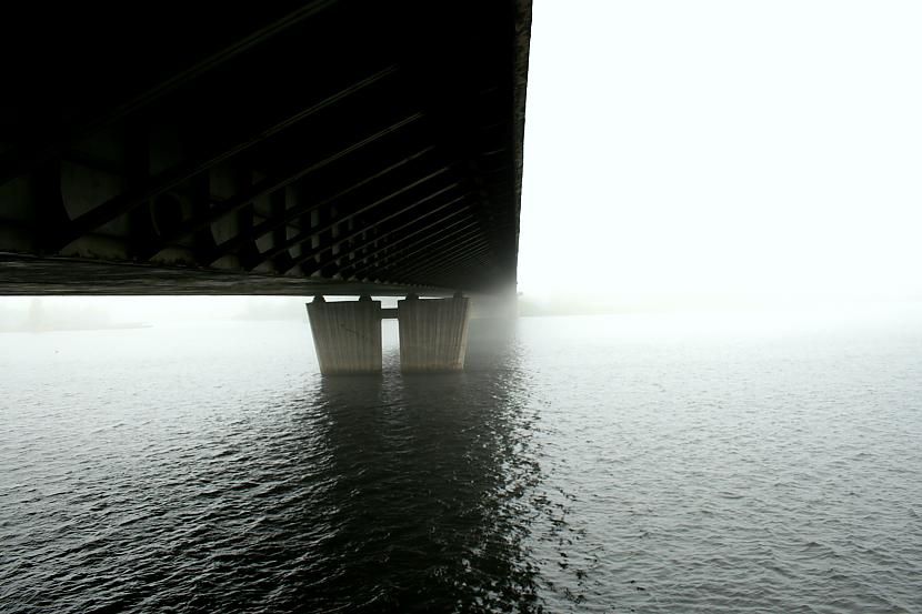  Autors: MastaRaggaLatina Vanšu tilts,miglā tīts