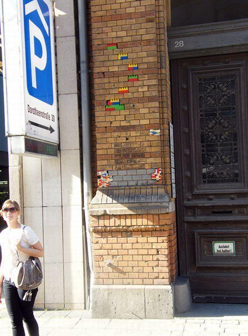  Autors: bebreens Kad kāds kieģelis no sienas izkrīt...