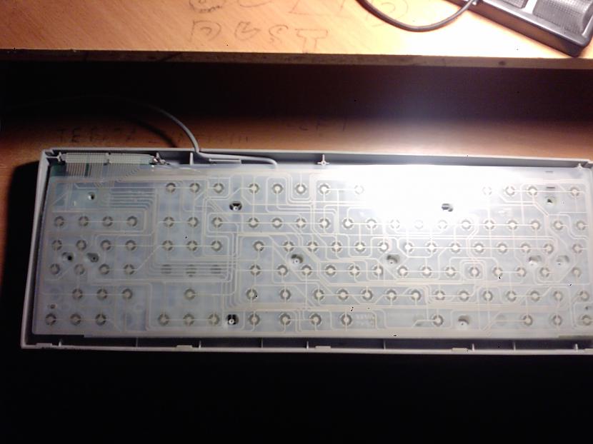 Tā izskatās kad esam noņēmuši... Autors: LittlePunk Apgaismojums klaviatūrai.