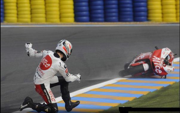 Motorcycling bowling Autors: Cepts Gailis Nez vai šādas bildes vēl sanāks uzņemt,perfektā laikā