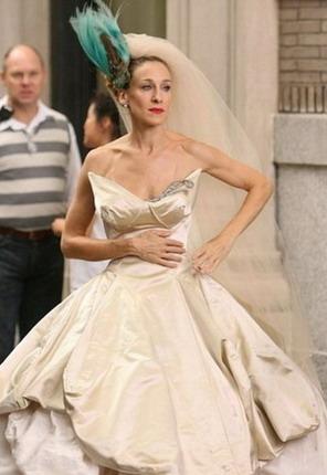 Sāra Džesika Pārklere Kerijas... Autors: Mazāmeitene 10 pasaulē bezgaumīgākās kāzu kleitas.