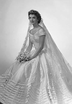 Žaklīna Buvjē Jacqueline... Autors: Mazāmeitene 10 pasaules slavenākās un iekārojamākās kāzu kleitas
