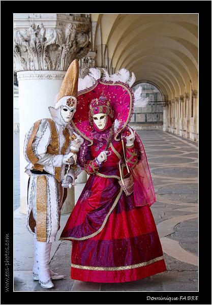 Neraugoties uz to nākamās... Autors: zaabaks3 Venēcijas karnevāls - maskas, māņi, flirts.....