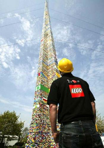 Augstākā LEGO skūlptūra Autors: Dīleris Jaunie 2012. gada pasaules rekordi.