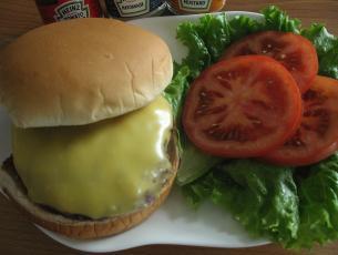 Kad viss ir izdarīts pasniedz... Autors: Ta4hoo Kā uztaisīt garšīgu čīzburgeru!!!
