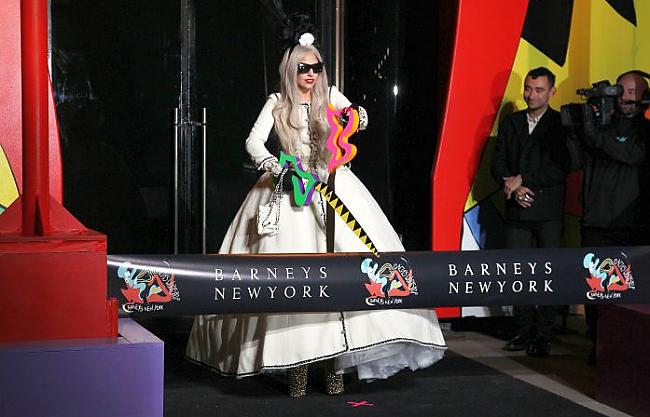  Autors: ToxicWolf Atklāta Lady Gagas darbnīca..