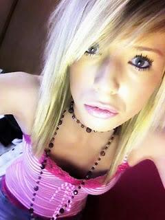  Autors: Rakstniecīte Girl, you dont need any jewerely.Your hair is your jewerely<