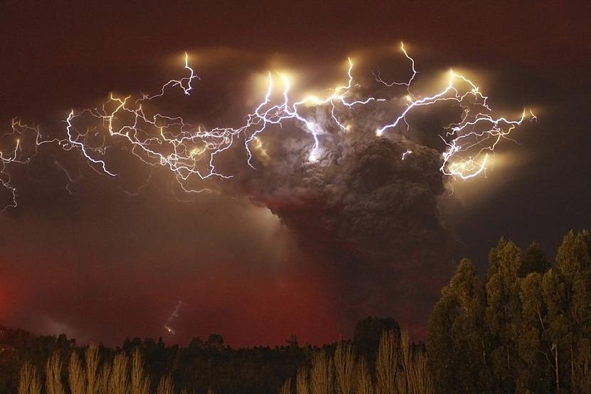 Čīlē izceļas  Vulkāns Puyehue ... Autors: cuchins Aizvadītā 2011 spēcīgākās bildes!