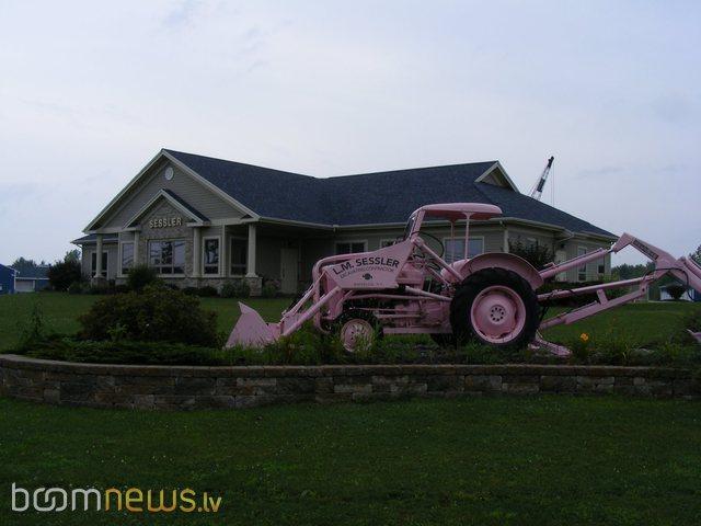  Autors: ALISDZONS Glamūrīgi traktori
