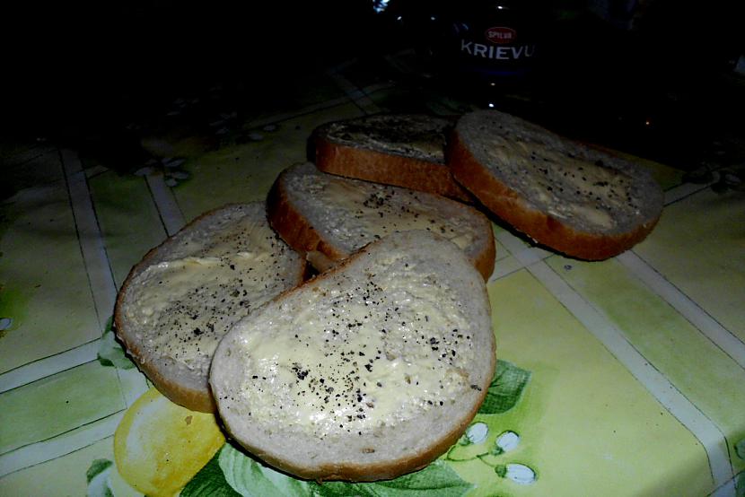 Tikmēr sasmērējam maizītes ar... Autors: Fosilija Līdz algai!!! LMR1 piedāvā :D